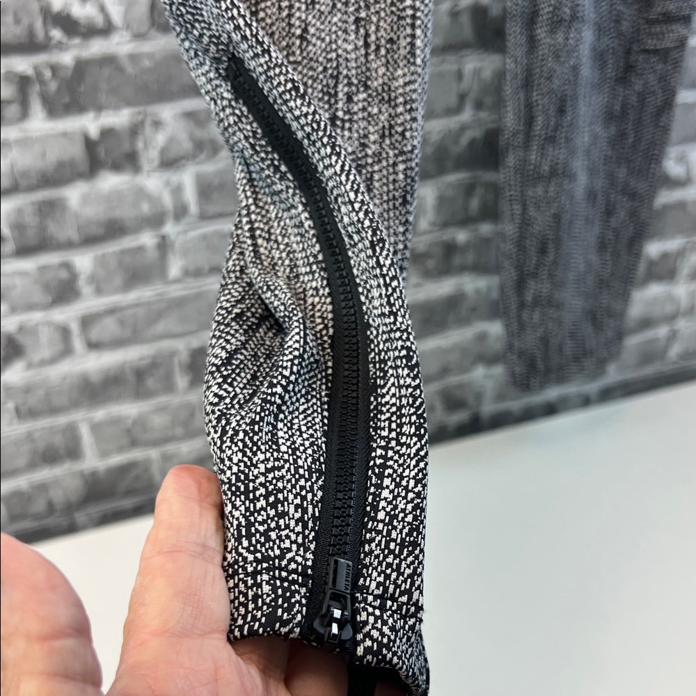 Athleta Black Textured Leggings - Picture 3 of 9